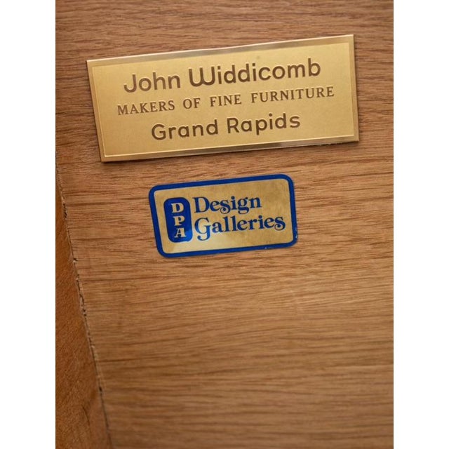 French Mid 20th Century John Widdicomb French Louis XV Bombe Chest For Sale - Image 3 of 5