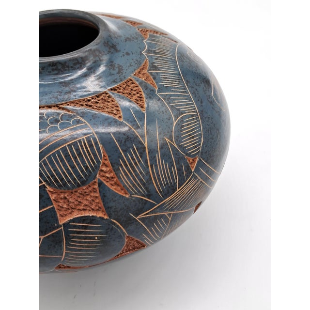 1990s Signed Emir Calero Nicaraguan Pottery Vase, Hand-Carved Fish Design For Sale - Image 5 of 12