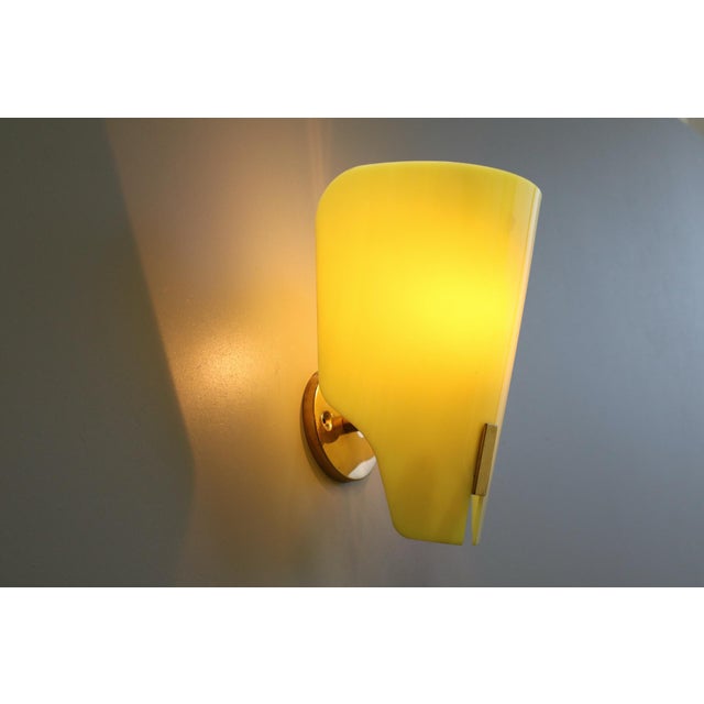 1950s Model 167 PX Methacrylate Yellow Wall Lights by Gino Sarfatti for Arteluce, 1950, Set of 2 For Sale - Image 5 of 10