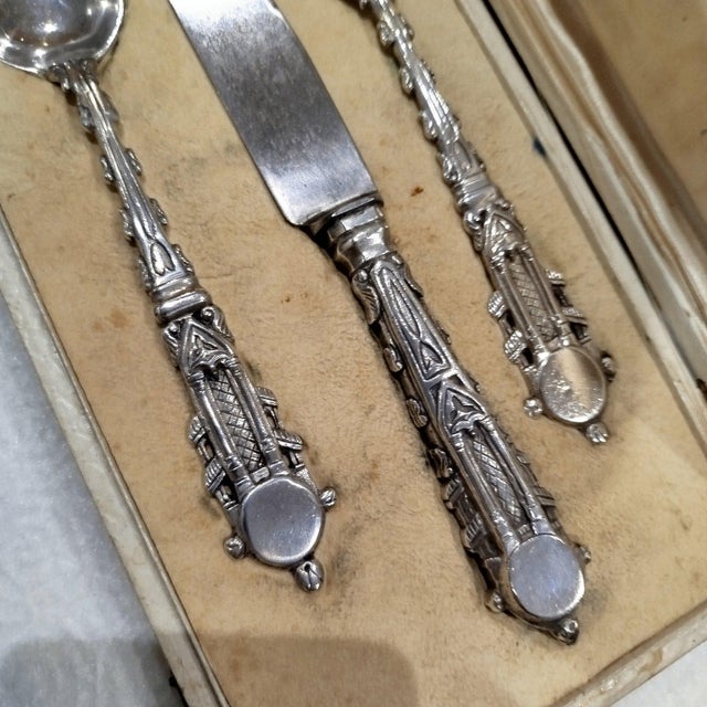 Gothic-Style Silver Cutlery with Case, 1800s, Set of 4 For Sale - Image 4 of 12