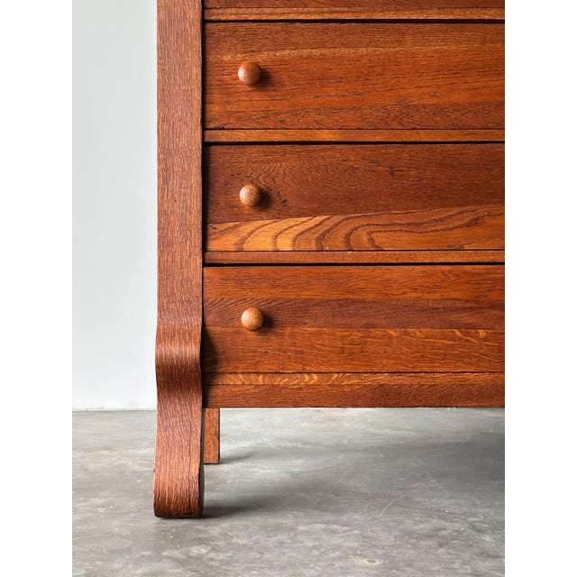 Early 20th Century Quartersawn Oak Chest of Drawers, Turn-of-the-Century For Sale In Greensboro - Image 6 of 18