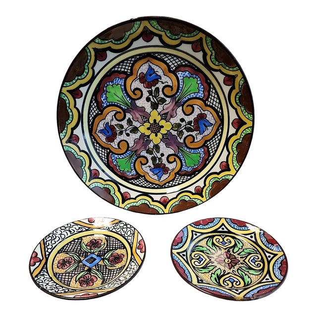 Vintage 1960s Spanish Hand Painted Wall Plates - Set of 3 For Sale