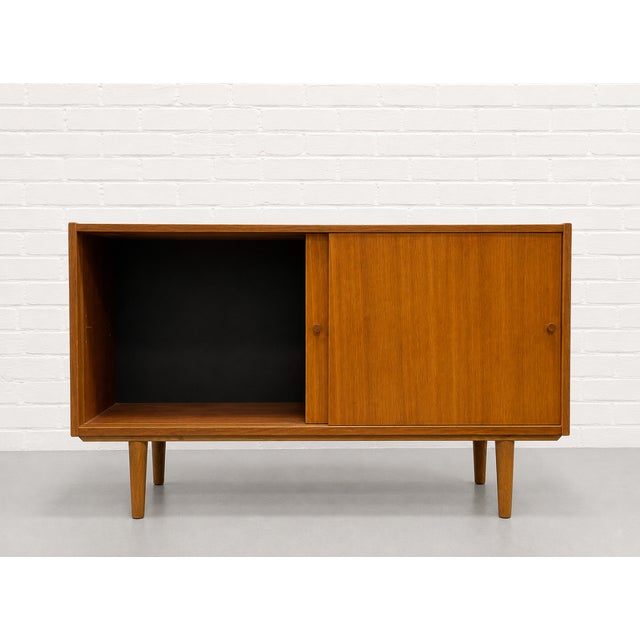 Mid Century Modern Oak Sliding Door Credenza – Danish Modern Storage Cabinet, C. 1960’s For Sale In New York - Image 6 of 12