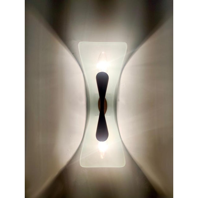 Made in Italy, 1960s. This stunning and rare wall light is ascribable to Fontana Arte and is made in etched and curved...