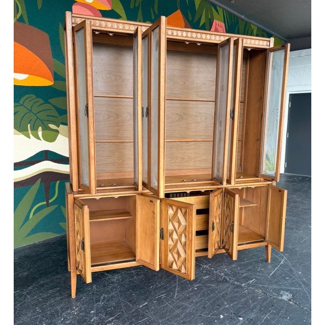 Mid-Century Modern Mid Century Broyhill Diamond Head Hutch For Sale - Image 3 of 14