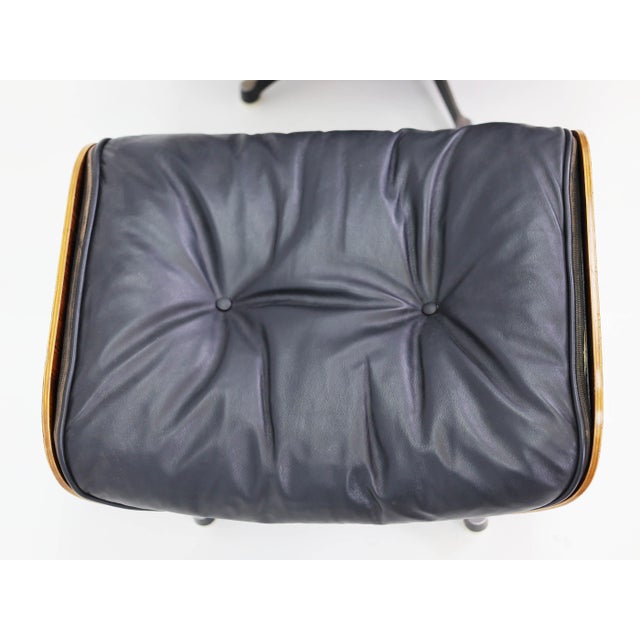 Set of Model 670 Lounge Chair and Ottoman in Rosewood and Black Leather by Charles & Ray Eames for Herman Miller, USA, 1956 For Sale - Image 15 of 17