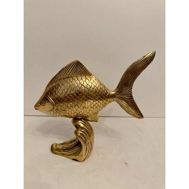 Hollywood Regency 1970s Brass Tropical Fish Sculpture on Stand, Hollywood Regency Style For Sale - Image 3 of 12