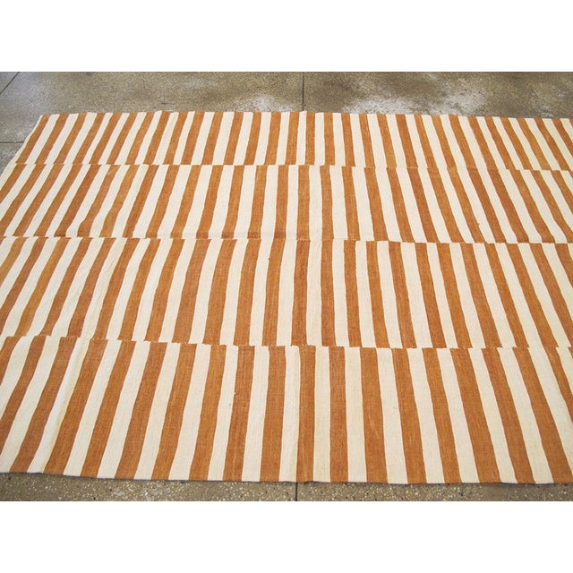 Galerie Shabab Collection Mid-20th Century Turkish Flatweave Kilim Accent Rug For Sale - Image 4 of 7