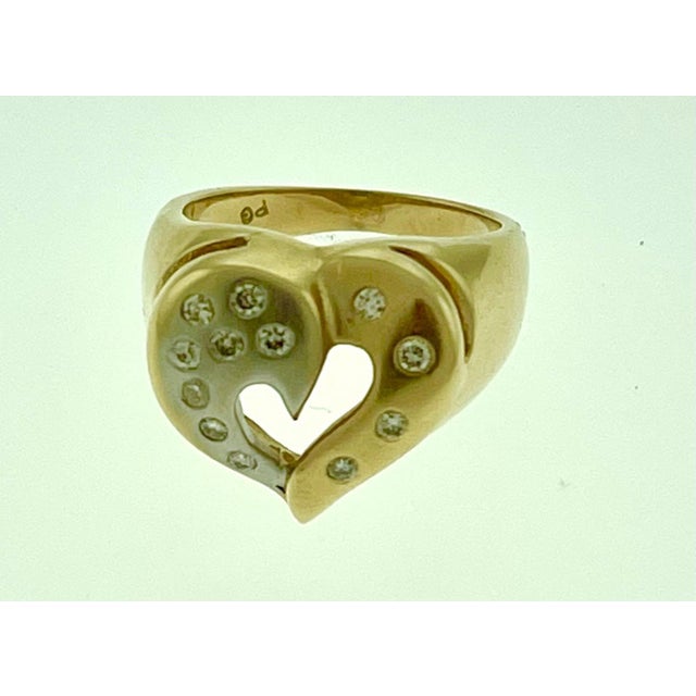 2010s Heart Shape Two-Tone Gold Diamond Cocktail 14 Karat Gold Ring For Sale - Image 5 of 18
