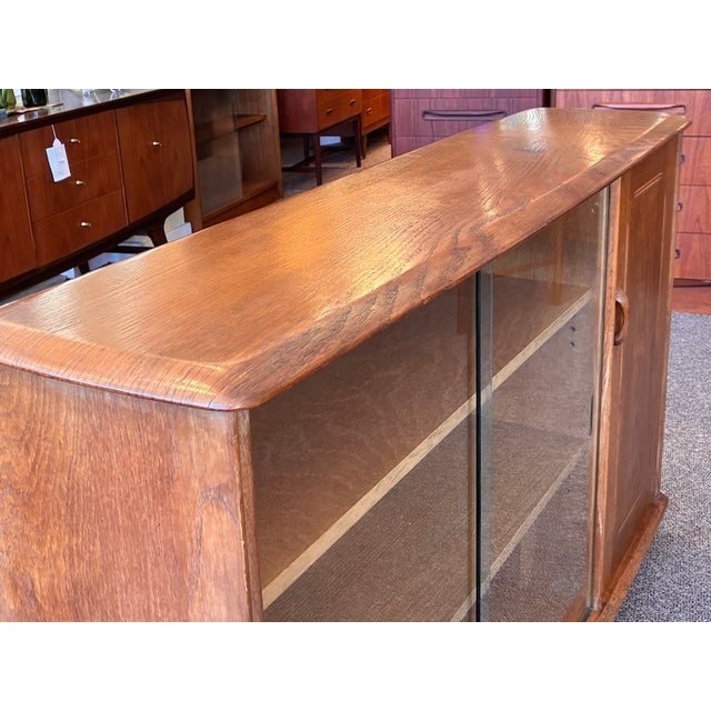 Mid 20th Century English Oak Cabinet / Bookcase by Priory Furniture, Uk c.1950 For Sale In San Francisco - Image 6 of 12