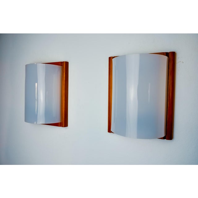 Hollywood Regency Pine and Methacrylate Wall Lights, 1980, Set of 2 For Sale - Image 3 of 8