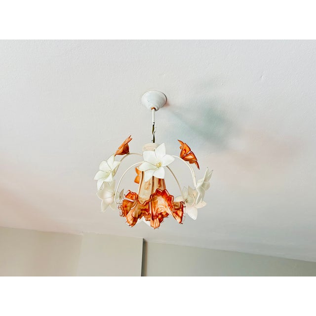 1980s Vintage Italian Murano Style Handblown Swirl Ruffled Shade Pendant, Vintage Amber Brown & White Glass Botanical Chandelier For Sale - Image 5 of 16