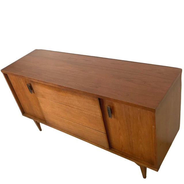 American of Martinsville Vintage Mid-Century Modern Walnut Credenza With Sculptural Metal Pulls For Sale - Image 4 of 15