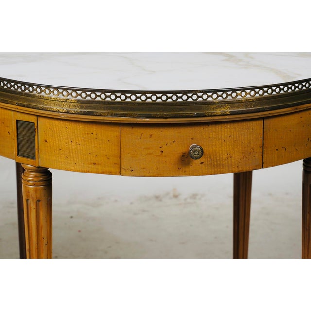 1940s Pair of Louis XVI Style Bouillotte Tables With Marble Tops & Brass Gallery – Two-Tier Drink Tables For Sale - Image 9 of 10