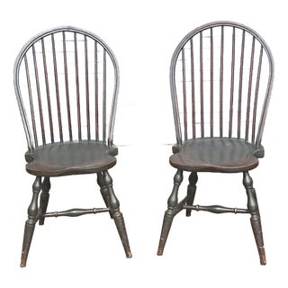 Pair of Late 20th Century David T Smith Bow Back Windsor Chairs Dark Green Finish Ohio Bench Made For Sale
