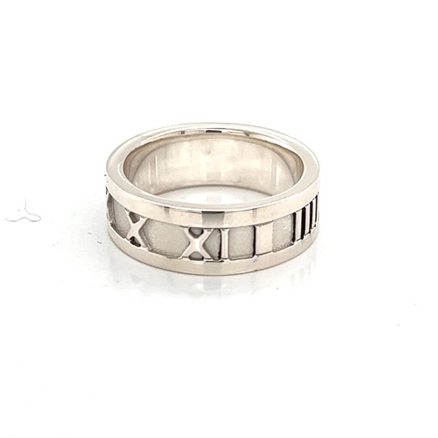 Contemporary 1990s Tiffany & Co Estate Sterling Silver Ring Size 4.25, 5.2 Grams, Size 4.25 For Sale - Image 3 of 12