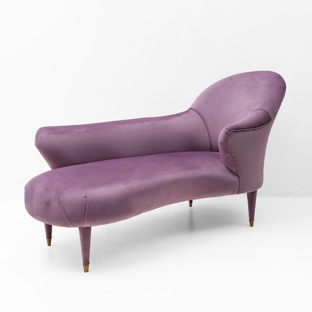 Mid-Century Italian Dormeuse in Mauve Velvet with Brass Feet, 1950 For Sale - Image 11 of 11