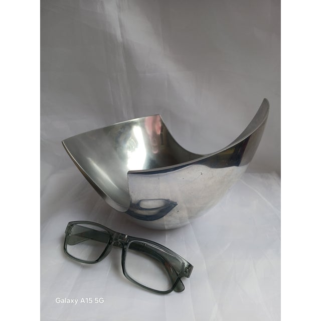 Postmodern Vintage 1980s Michael Lax " Metaal" Sculptural Aluminum Bowl Model Ml-6107 for Grainware. For Sale - Image 3 of 7