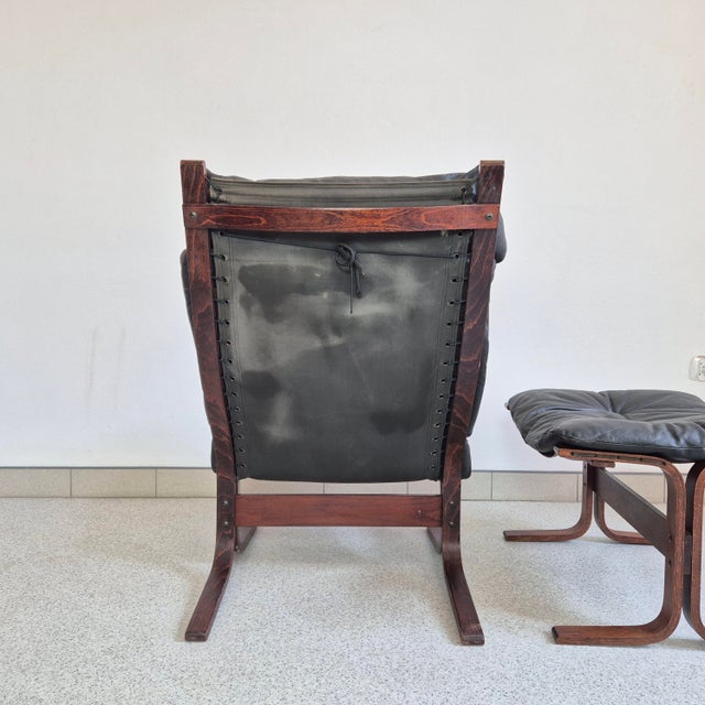 Dimensions: * Height: 100 cm * Seat height: 42 cm * Width: 80 cm × 62 cm * Ottoman: 42 cm × 62 cm × 50 cm One of the most...