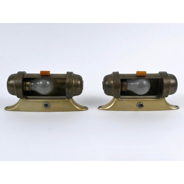 Brown Bauhaus Streamline Sub-Marine Cabinet Sconces, Germany, 1930s, Set of 2 For Sale - Image 8 of 18