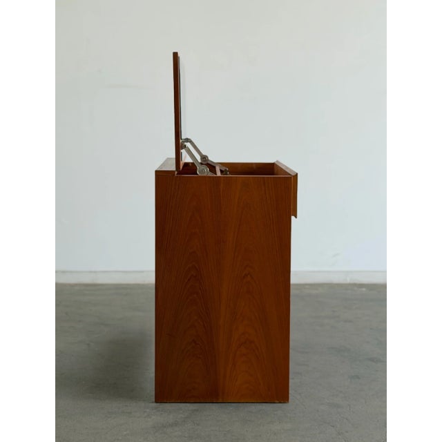 1970s Teak Vanity by Arne Wahl Iversen For Sale In Los Angeles - Image 6 of 16