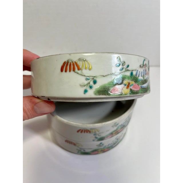 Antique Famille Rose Qing Dynasty Chinese Polychrome Porcelain Stacking Food Boxes For Sale - Image 4 of 8