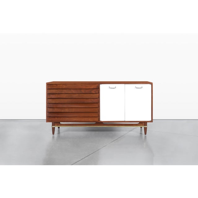 Mid-Century Modern Mid-Century Modern Walnut and Lacquer Credenza by American of Martinsville For Sale - Image 3 of 15
