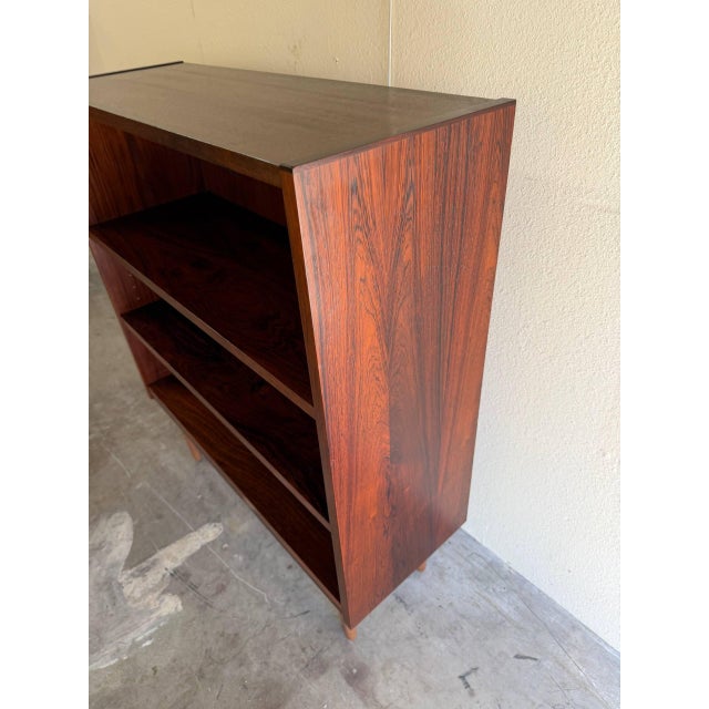 1960s Mid Century Danish Rosewood Bookcase – Vintage Scandinavian Open Shelving Cabinet 1960s For Sale - Image 5 of 9