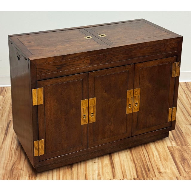 Mid 20th Century Vintage Rolling Henredon Oak Campaign Flip Top Server Dry Bar For Sale - Image 5 of 15