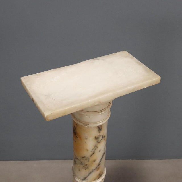 Column in Turned Alabaster For Sale - Image 4 of 9