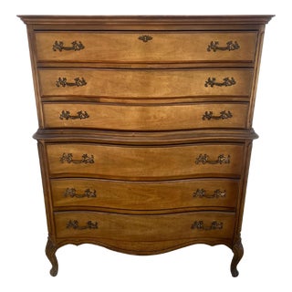 Vintage Bassett Furniture French Provincial Louis XV Style Chest of Drawers For Sale