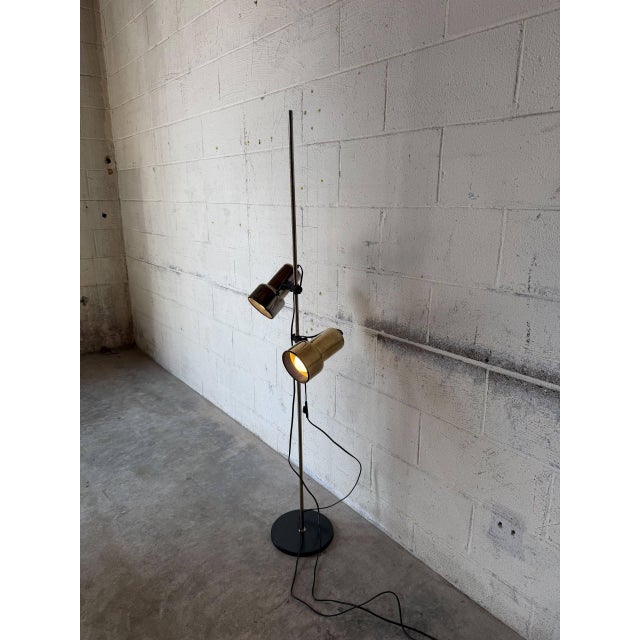 Gray 1950s Mid-Century Modern Metal Floor Lamp With Adjustable Shades For Sale - Image 8 of 10