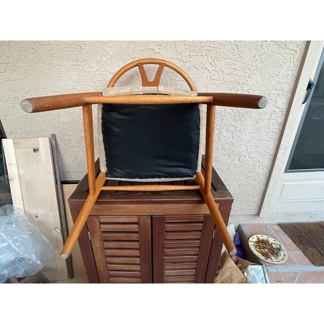 Mid Century 1960's Attributed to Hans Wegner Carl Hanson Oak & Leather Wishbone Chair For Sale In Santa Fe - Image 6 of 6