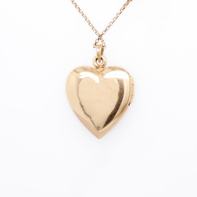 Gold Mid-Century 14k Gold Brite-Cut Figural Heart Locket Pendant For Sale - Image 8 of 14