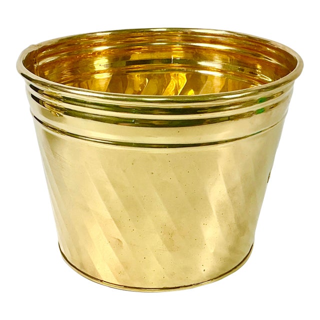 Mid-Century Hollywood Regency Boho Chic English Style Twisted Ribbed Brass Planter For Sale