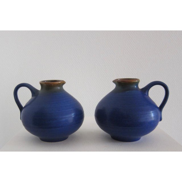 Lovely pair of small jugs in cobalt ceramic. Beautiful color and excellent condition, no loss nor scratch, like new. Ideal...