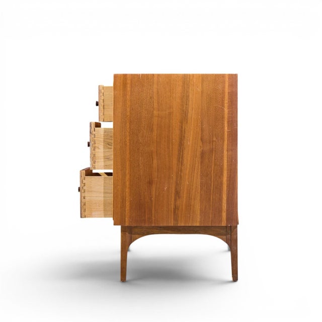 Mid 20th Century Kroehler Mid Century Rosewood and Walnut Lowboy Dresser For Sale - Image 5 of 10