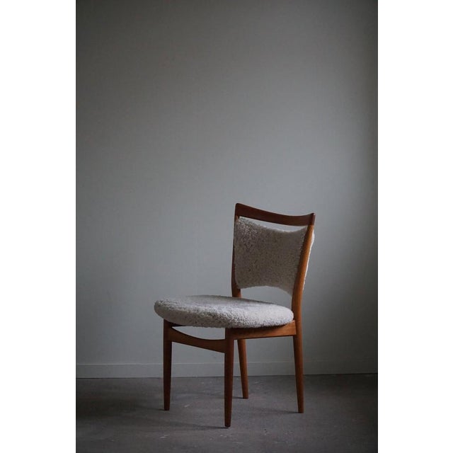 Wood Danish Modern Dining Chairs in Oak & Lambswool Model Sw86 attributed to Finn Juhl, 1953, Set of 6 For Sale - Image 7 of 18