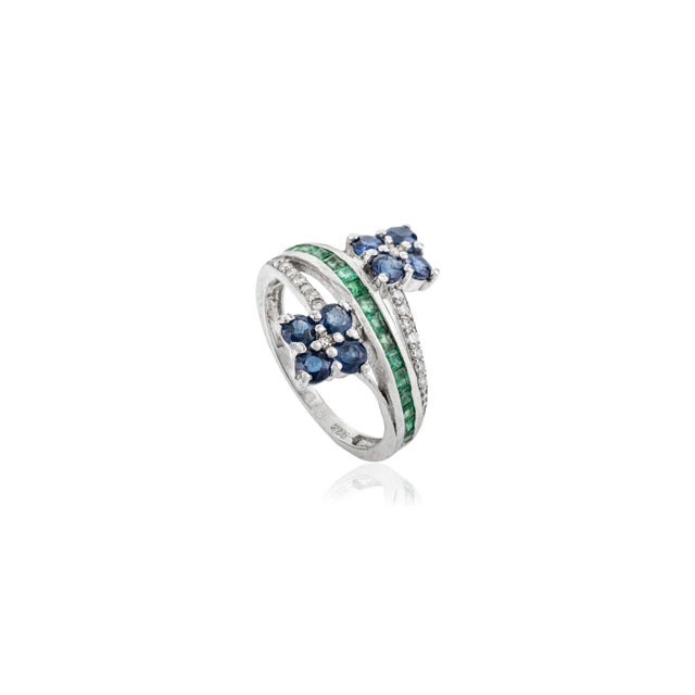 Art Deco 925 Silver Emerald, Sapphire & Diamond Double Flower Bypass Designer Anniversary Ring - Size 7 For Sale - Image 3 of 12