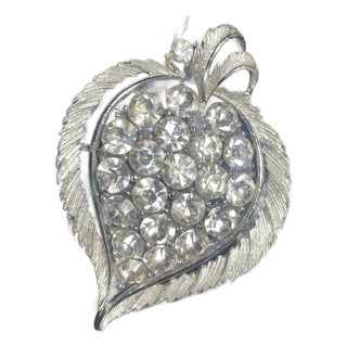1960s Lisner Leaf/Heart Silhouette Brooch For Sale