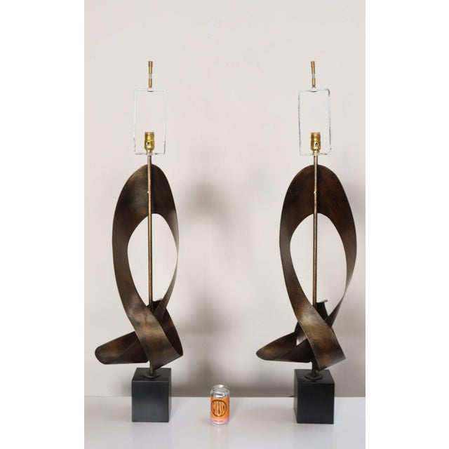 Pair of Vintage Brutalist Steel "Ribbon" Table Lamps by Richard Barr for Laurel For Sale In New York - Image 6 of 18