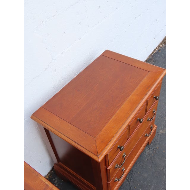Solid Wood Nightstands End Side Bedside Tables a Pair 6588 For Sale - Image 10 of 18