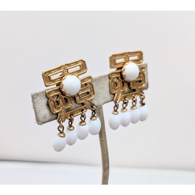 Mid-Century Modern Vintage 1960s Signed Napier Asian Inspired White Drops Clip Earrings For Sale - Image 3 of 9