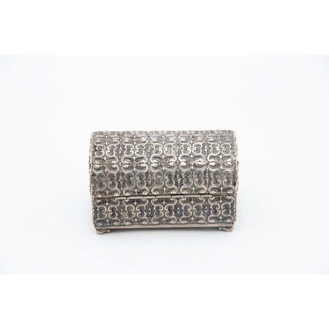 Embossed Silver Jewelry Box in the Shape of a Chest, in Good conditions. Designed 1920 to 1949