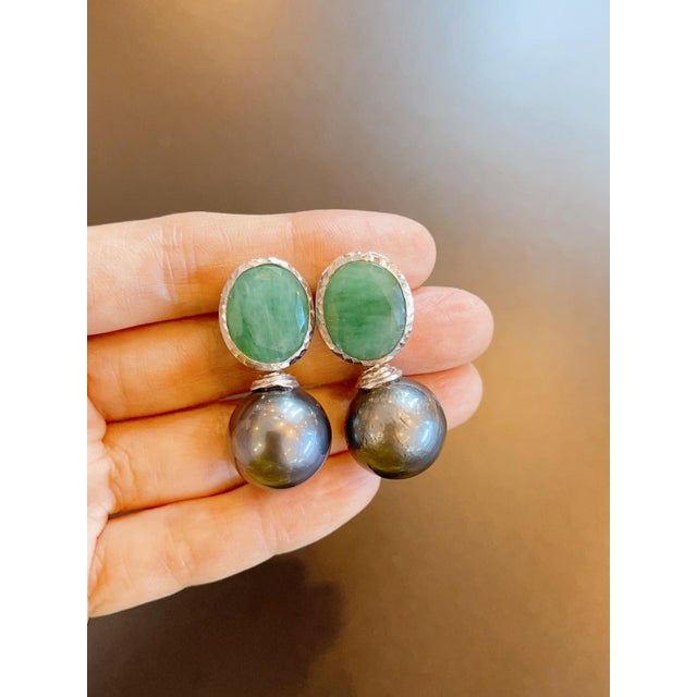 Baroque Bochic "Capri" Vintage Tahiti South Sea Pearl & Emerald Earrings 18K Gold & Silver For Sale - Image 3 of 18