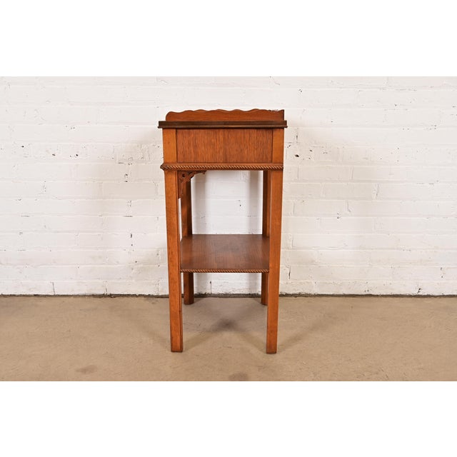 Georgian Carved Mahogany Nightstand or Occasional Side Table by Northern Furniture Co., Circa 1960s For Sale - Image 14 of 16