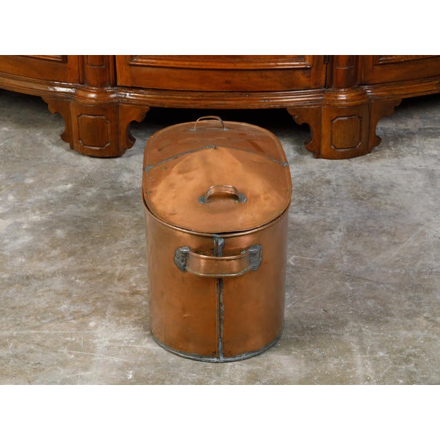 Large English 1930s Copper Braising Pan with Handles and Weathered Patina For Sale - Image 4 of 12