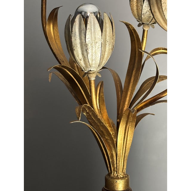 Mid-Century Hollywood Regency Italian Gilt Tole Four-Light Tulip Table Lamp on Turned Wood Base, 1960s For Sale - Image 4 of 17