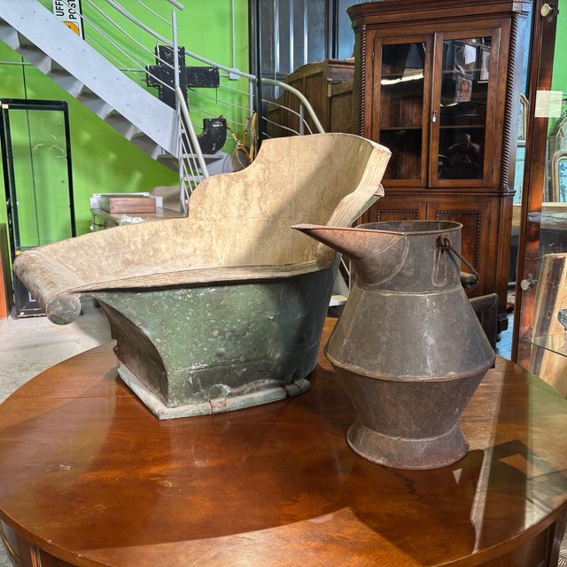 Rare antique children's bathtub with zinc water pourer from the late 19th century. Dimensions: h 57 cm, w 66 cm, d 76 cm....