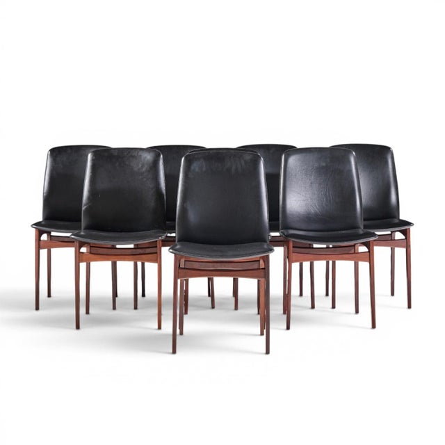 Johannes Andersen Style Mid Century Danish Rosewood Dining Chairs - Set of 8 Each chair measures: 18.5 wide x 21.5 deep x...